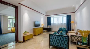 Elong Me Hotel - Image 3
