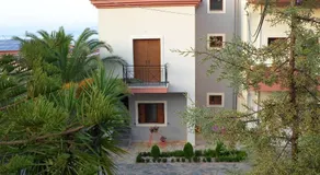 Arcadian Apartments & Studios - Image 4
