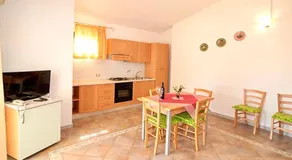 Residence with swimming pool just 5 minutes from Budoni, apartments with air conditoning and private - Image 4