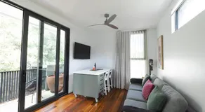 Bushland setting close to Sydney CBD- stand alone apartment - Image 2