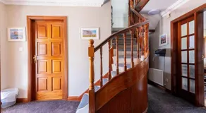 AVALON HOUSE - Image 3