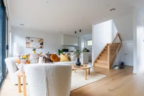 Modern Family Home 3BR in Box Hill North - Image 2