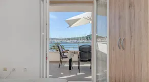 Seafront apartments Marija with terrace and mooring - Image 3