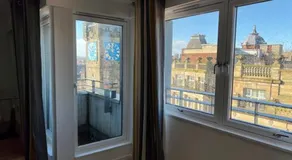 Modern & Spacious 2 bed Merchant City Apart-High St - Image 4