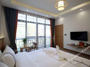 Old Local Inn - Image 2