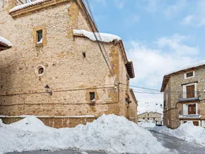 Spacious Apartment in Gudar with Heating - Image 3