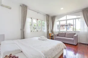 The Outback Villa 4BR Sleeps 12 w/Pool & Garden - Image 3