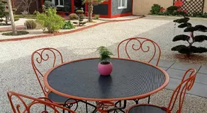Proche St Emilion , Une pause quelque part recharge pour voiture électrique inclu - Image 3