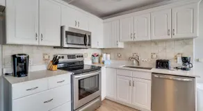 AMI Condo With Pool, Walk to Beach, Bars, Restaurants and Fishing! - Image 5