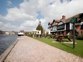 The Swan Inn by Innkeeper's Collection - Image 4