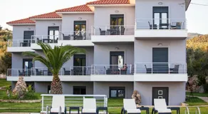 Blue Waves Luxury Suites by the Sea - Image 3