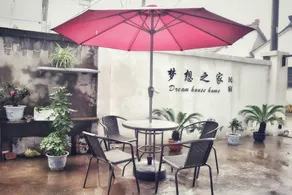 Wuzhen 180 Themed Homestay - Image 4