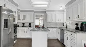 Home for summer with pool, pool table, outdoor kitchen,patio and balcony - Image 3