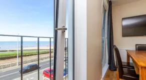Granada Apartments Queen's Promenade - Image 3