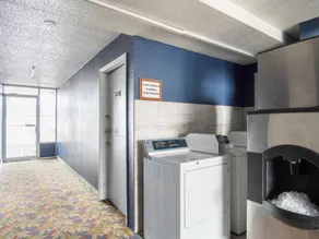 OYO Hotel Hutchinson West 4th Ave - Image 3