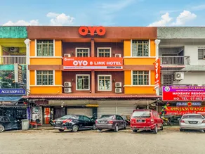 OYO 89703 B Link Hotel - Image 5
