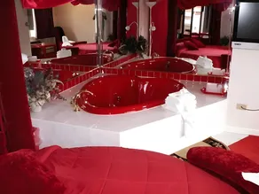 New Relax Inn Bridgeview - Image 3