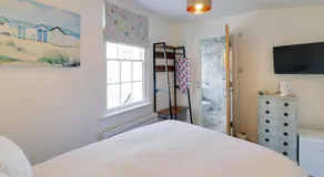 Master accommodation suite 4 attic room - Image 2