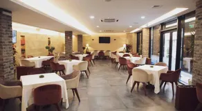City Hotel - Image 3