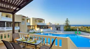 PanDora maisonette with beautiful gardens and pool - Image 4
