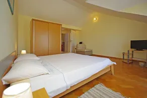 Apartments Villa Rose - Economy Studio with Sea View and shared  Terrace A3 crveni - Image 5