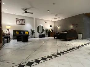 Divine Inn Hotel Near Rajouri Garden Main Market - Image 3