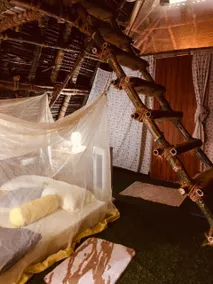 Love hut - Image 2