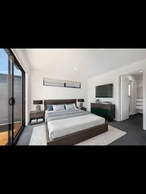 Lago-mar Luxury Modern Waterfront Home - Image 4