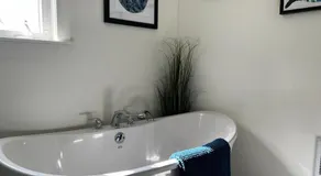 Bambury's Hillside Chalets - Image 3