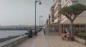 Seaside apartment with balcony - Image 5
