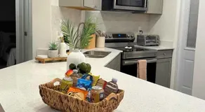 Stylish Pet Friendly 2BR Near Beach & FLL - Image 4
