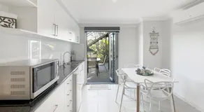 Spacious Beach Studio With Alfresco Dining - Image 5