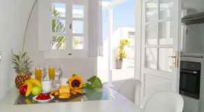 Fira-Cave-Sleeps 13-Parking-Pool-Pet Friendly - Image 5