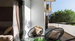 City Centre Modern Boho Stay - Image 4
