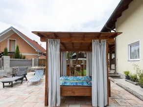 Modern Holiday Home in Pinsdorf with Garden - Image 4