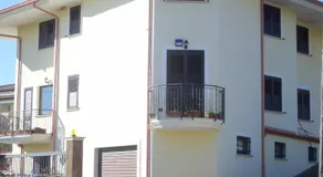 Yellow House - Image 3
