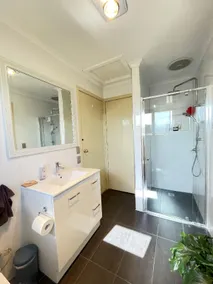 Lemon View Room in Shared Home - near Station, Restaurants, Gym & Airport - Image 2
