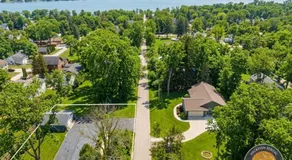 Pet-Friendly Lake Como Retreat 2BR - Image 5