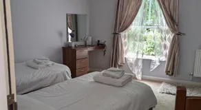 Barley Sheaf, Old Bridge Street EN SUITE ROOMS, ROOM ONLY - Image 2
