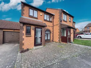 Bull Double bed in 3bedroom shared house - Image 3