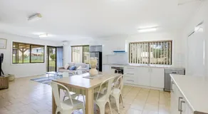 Crystal Bay - Pet Friendly - 3 Mins Walk to Beach - Image 4