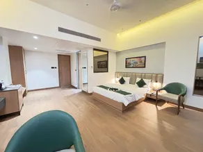 Hotel Red Carpet - Image 4