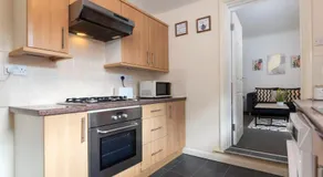 Charming and comfortable property by Our Home Short Stays very spacious with super fast WiFi close to the Metro Centre and Newcastle City Centre - Image 4