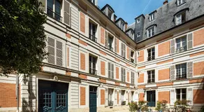 Les Demoiselles à Versailles - Au Pied du Château - Image 3