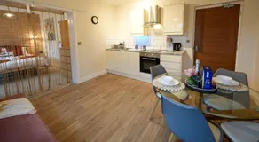 Cosy Studio with Garden Close to Town Train Hospital Long Booking Welcome - Image 2
