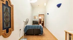 One Lemon Tree apartment (1.6 km from Airport) - Image 4