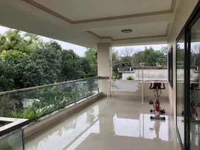 Big house with beautiful garden - Image 5