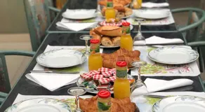 Hôtel De La Mare -restaurant pour les clients sur réservation - Image 3
