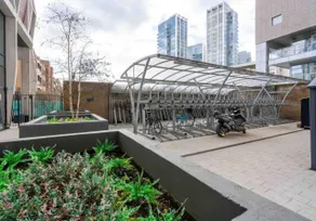 IQ Aldgate in London - Image 5