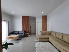On Corner House - Image 2